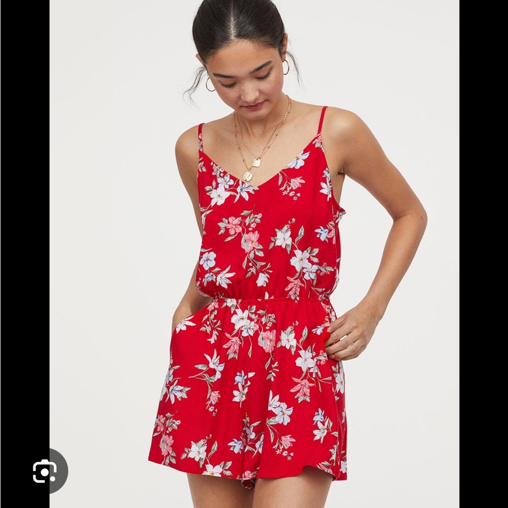H&M Divided Red Floral Tropical Sleeveless Romper Size 6 Viscose